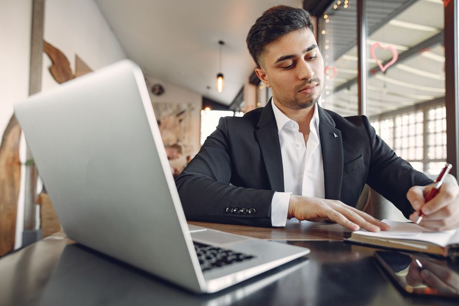 CRM Yazılımı Nedir? İşletmenize Nasıl Katkı Sağlar?
